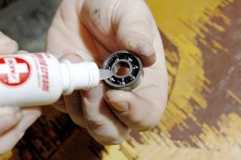 how to clean skateboard bearings